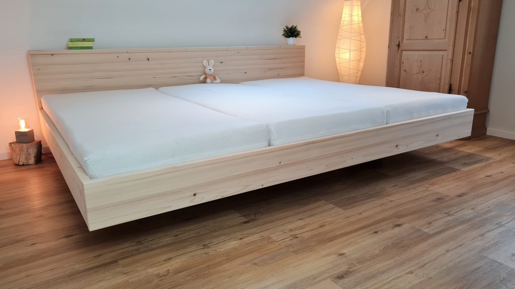 Familienbett aus Massivholz - nachhaltig, individuell, handgefertigt. Riesiges großes XXL Bett für die ganze Familie